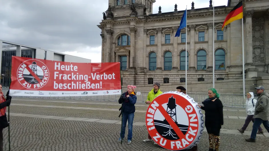 2015-04-28_Fracking_Protest_c._D._Hiss